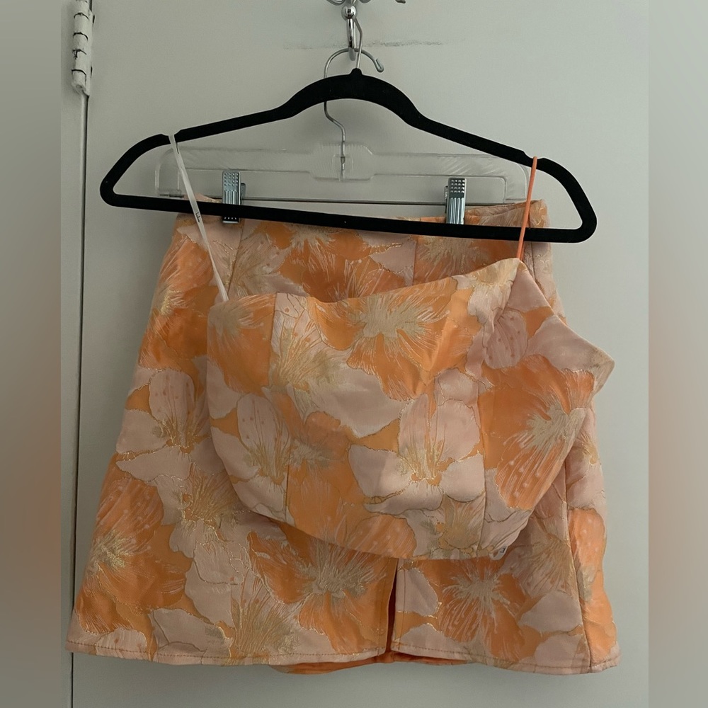 Lulus 2 piece skirt and top set in pink/orange floral combo Size small